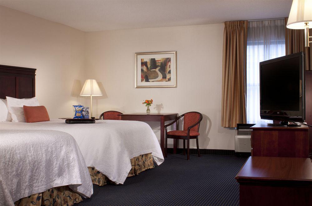 Hilton Atlanta/Marietta Hotel & Conference Center Екстер'єр фото