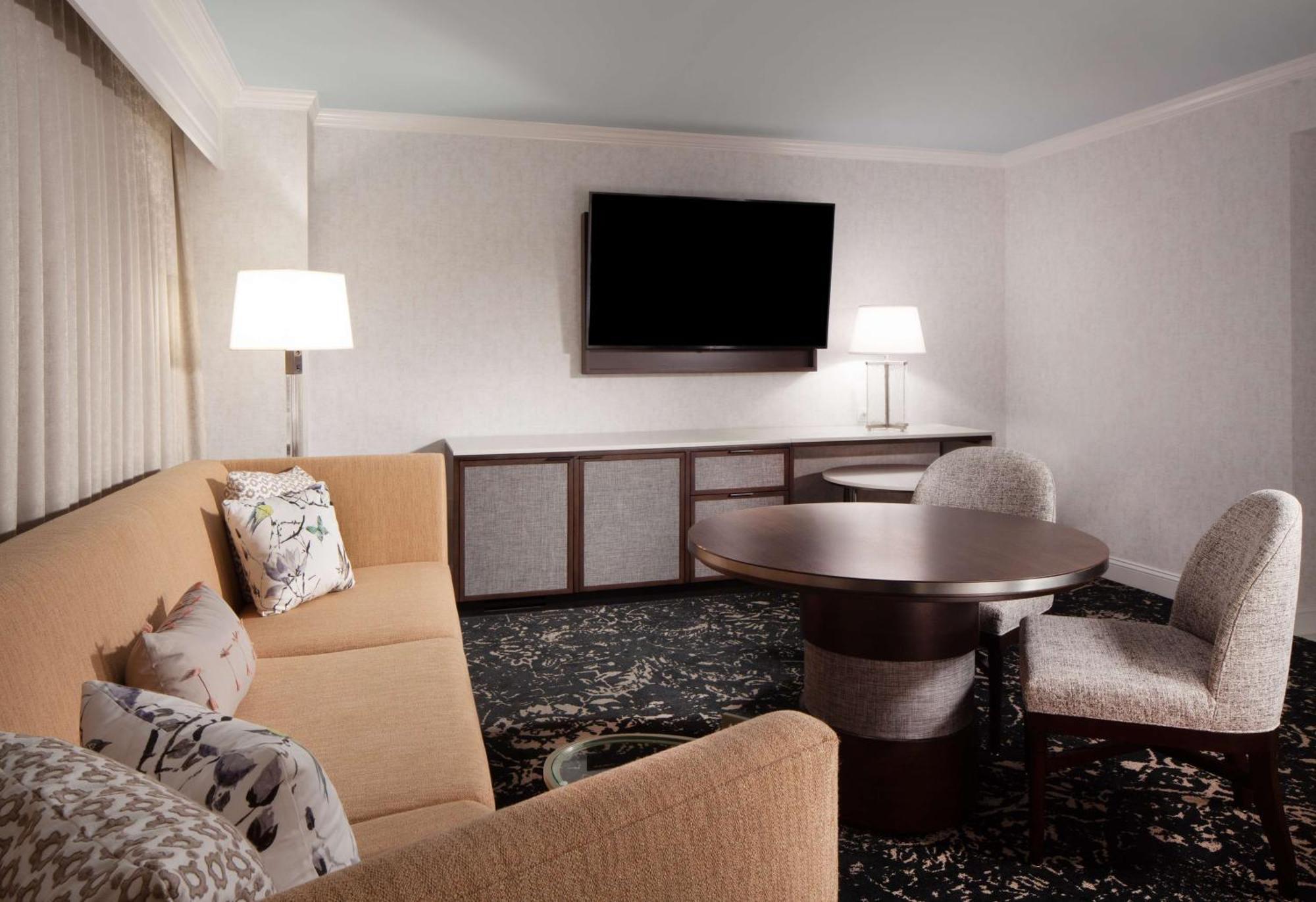 Hilton Atlanta/Marietta Hotel & Conference Center Екстер'єр фото